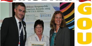 Gansbaai is GOUD: Vlnr is Tim Harris (Hoof Uitvoerende Direkteur: WESGRO), Glenda Kitley (Bestuurder: Gansbaai Toerisme) en Heidi van der Walt (Besturende Direkteur: Toerisme Afrika) tydens die oorhandiging van die sertifikaat vir Gansbaai as die Algehele Wenner